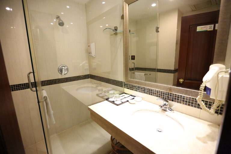 Bathroom 2, Milan Holiday Hotel, Nanchang