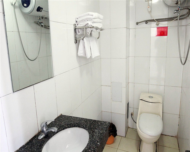 Bathroom 3, Weihai Changyong Hotel, Weihai