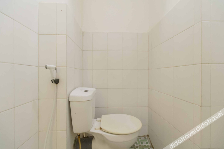 Bathroom 4, Apartemen Cibubur Village Raja Property, East Jakarta