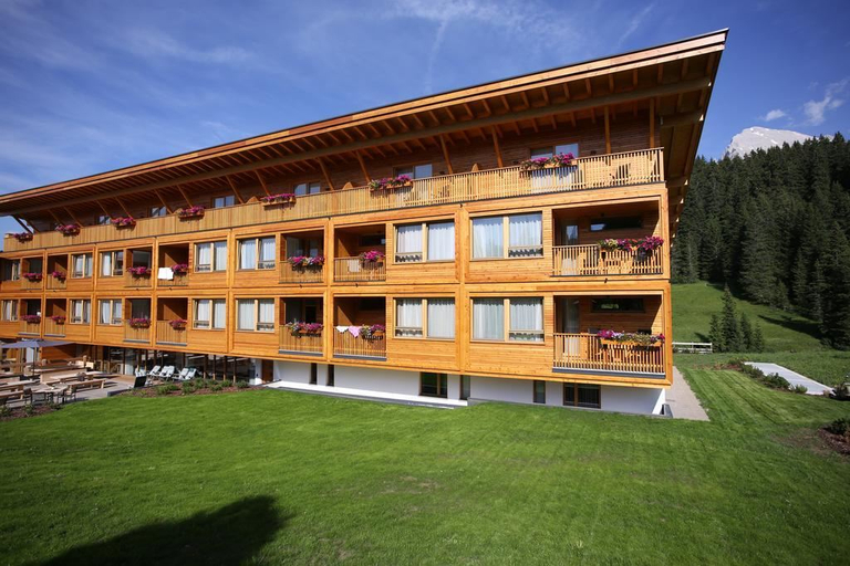 Exterior & Views, スポートホテル フローラルピナ, Bolzano