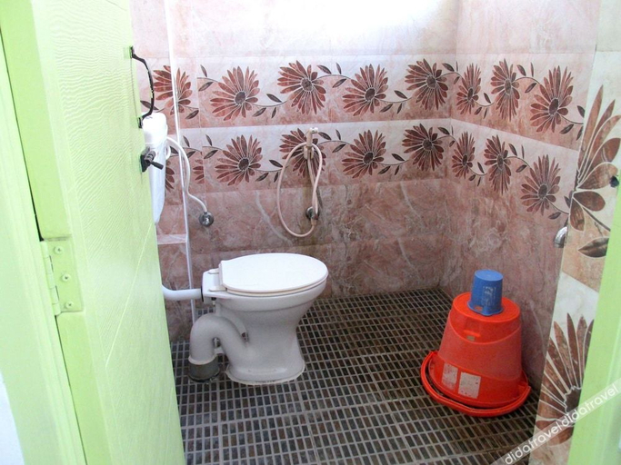 Bathroom 4, EdenAPark Lodge, Dindigul