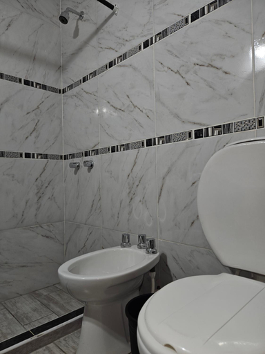 Others 4, Hotel Geminis, Capital