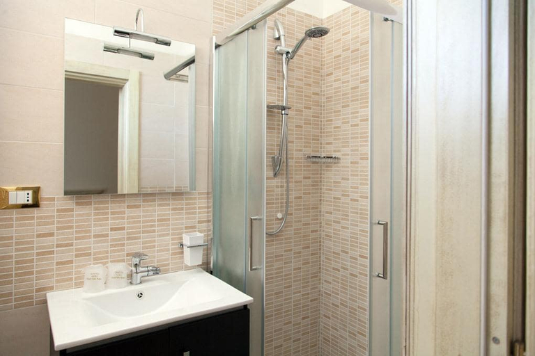 Bathroom 5, Hotel City, Pescara