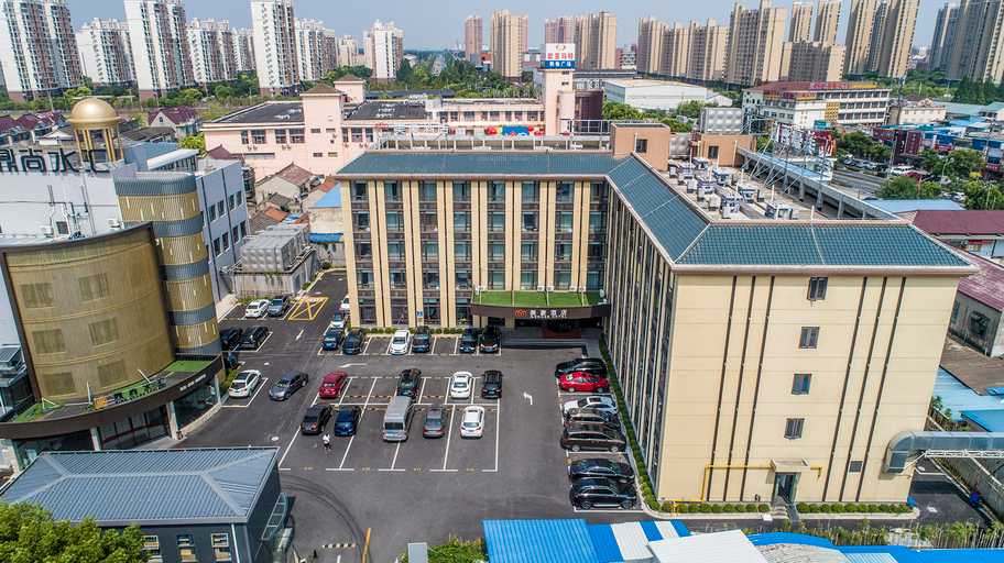 Exterior & Views