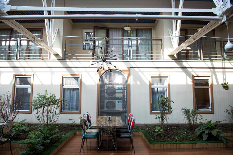 Exterior & Views