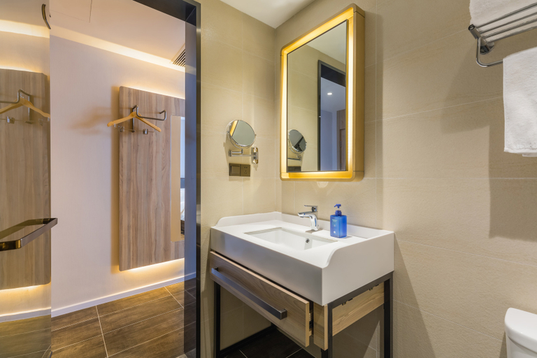 Bathroom 4, Hanting Premium Hotel Jinan Laiwu Changshao Bei Road, Laiwu