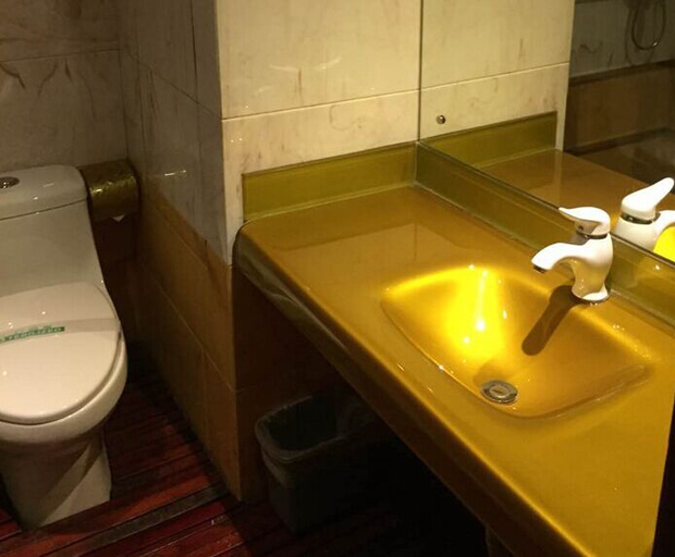 Bathroom 2, Xingfu Hotel, Honghe Hani and Yi