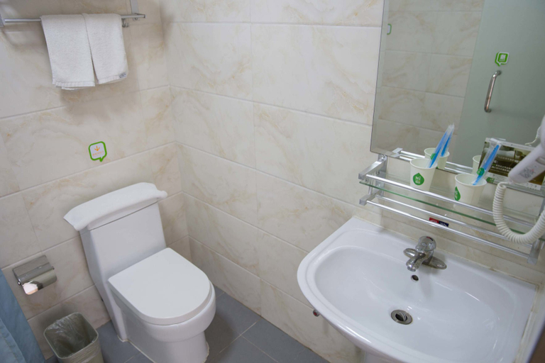 Bathroom 3, Hanting Hotel Tangshan Wanda Plaza East, Tangshan
