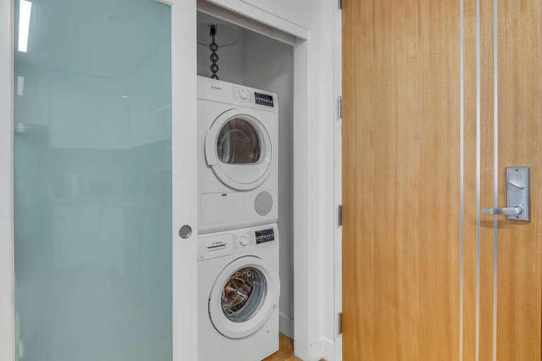 Room 4, スタイリッシュ デラックス 1 ベッドルーム アット HWH バイ Oneluxstay, Los Angeles