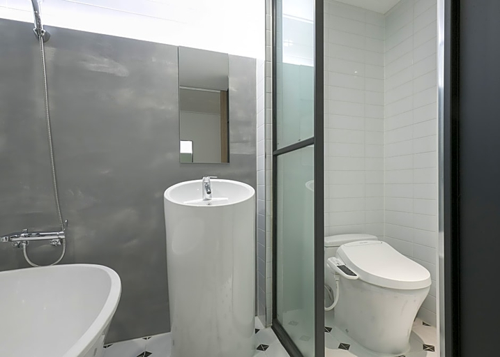 Bathroom 5, Hotel Wolmido, Jung