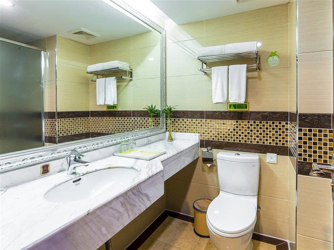 Bathroom 4, Vienna Hotel Zhanjiang Haibin Avenue Jinsha Bay, Zhanjiang
