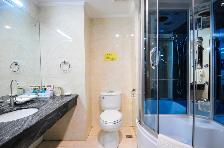 Bathroom 2, Huibao Hotel, Qujing