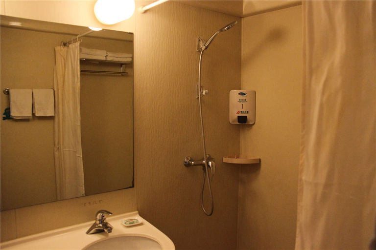 Bathroom 4, Jinjiang Inn Baotou Wenhua Road, Baotou