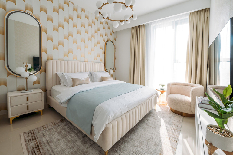 5, Elegant Stay: Balcony & Stunning Dubai Creek Views, Dubai