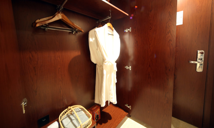 Bathroom 2, Mao'nan Minzu Hotel, Hechi