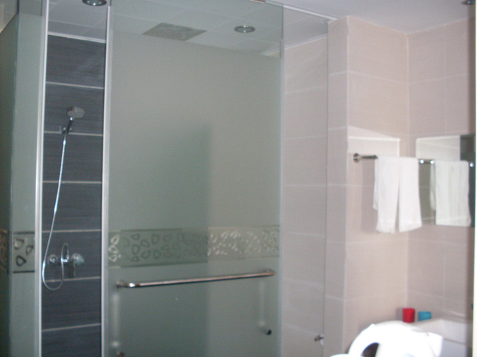 Bathroom 2, Moon Bay Hotel, Zhengzhou