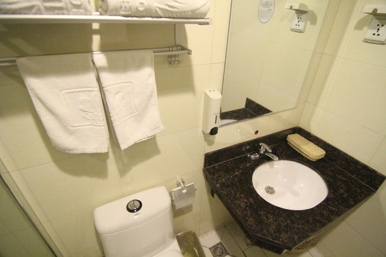 Bathroom 2, Calliivenire Hotel (Baoding Railway Station Branch Near Zhili Governor's Mansion), Baoding