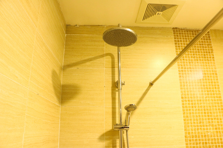 Bathroom 3, Dinis Garden Hotel, Luoyang