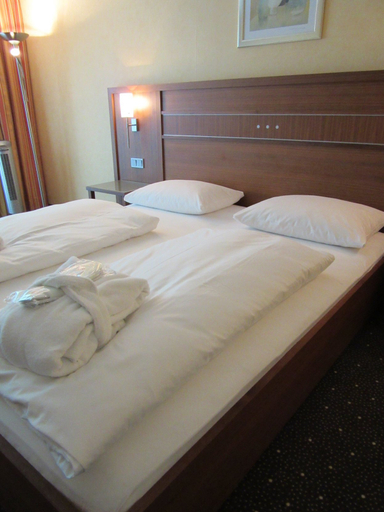 Bedroom 4, Ramada by Wyndham Duesseldorf Ratingen, Mettmann