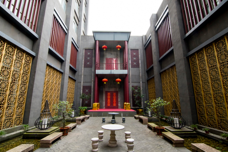 Exterior & Views