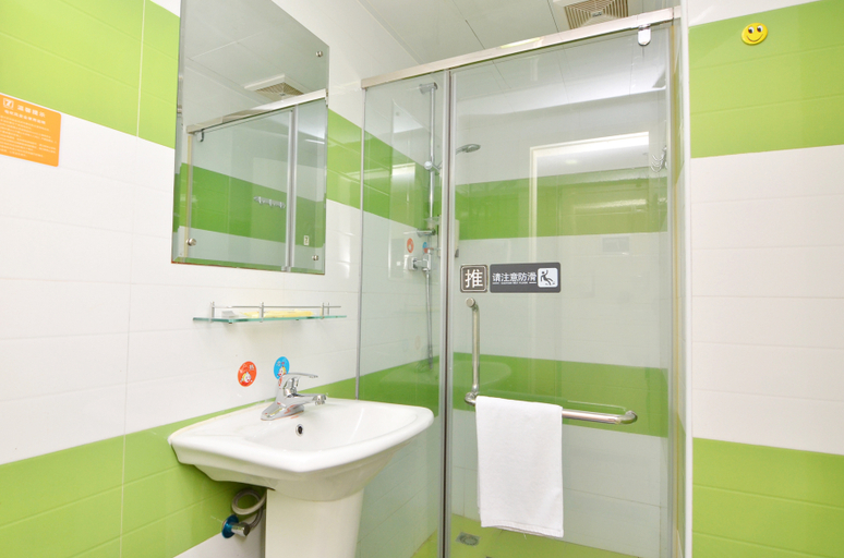 Bathroom 3, 7 Days Inn Huizhou West Lake Shuidong Street, Huizhou