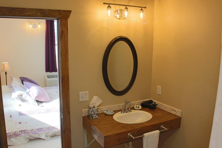 Bedroom 2, Twisters Bed and Breakfast, Platte
