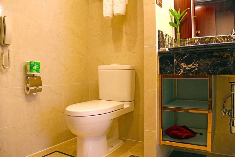 Bathroom, Ramada by Wyndham Suzhou Wujiang, Suzhou