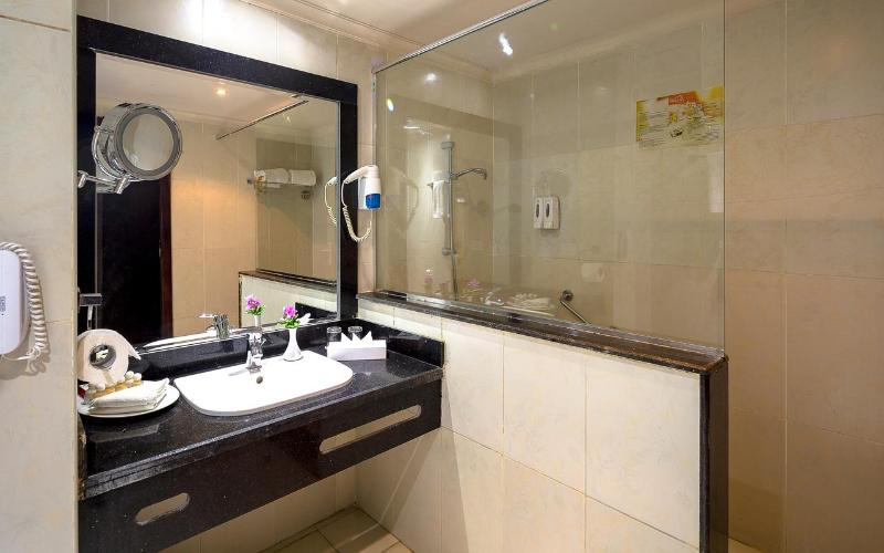 Bathroom, SUNRISE Solara Aqua Park Resort, Al-Ghurdaqah