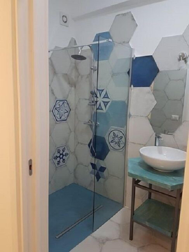 Bathroom 3, イ コロリ デル マレ, Messina