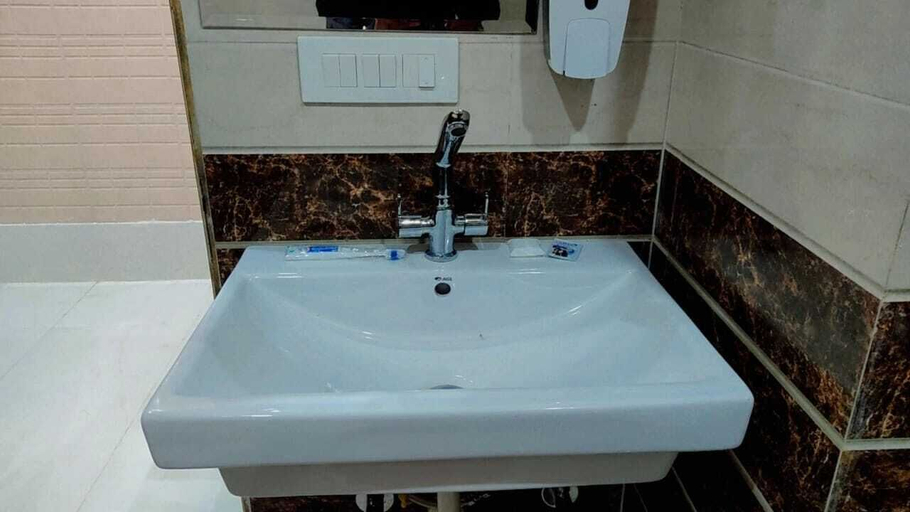 Bathroom, AS Hotel Expoinn, Gautam Buddha Nagar