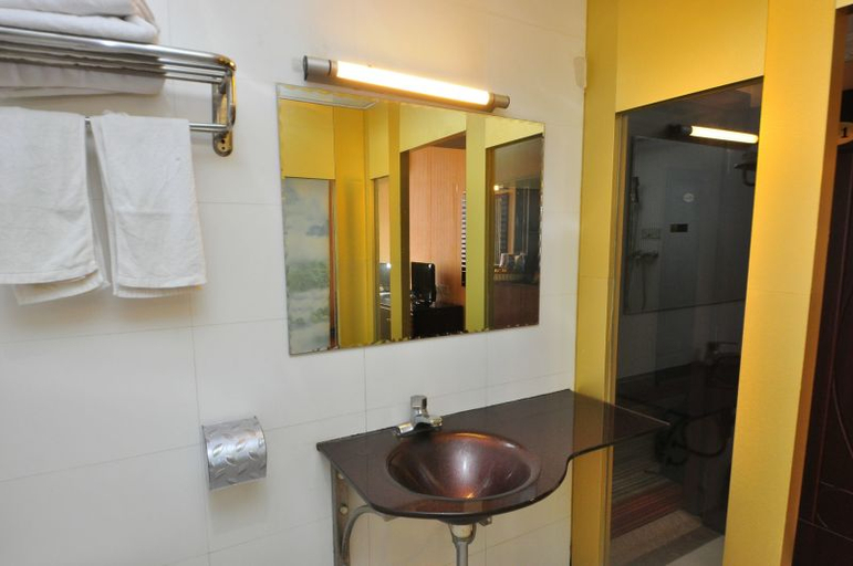 Bathroom 2, Guangzhou New Modern Hotel (Shiling lisha squar), Guangzhou