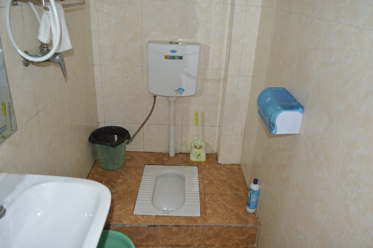 Bathroom 5, Xuefeng Hotel, Qingdao