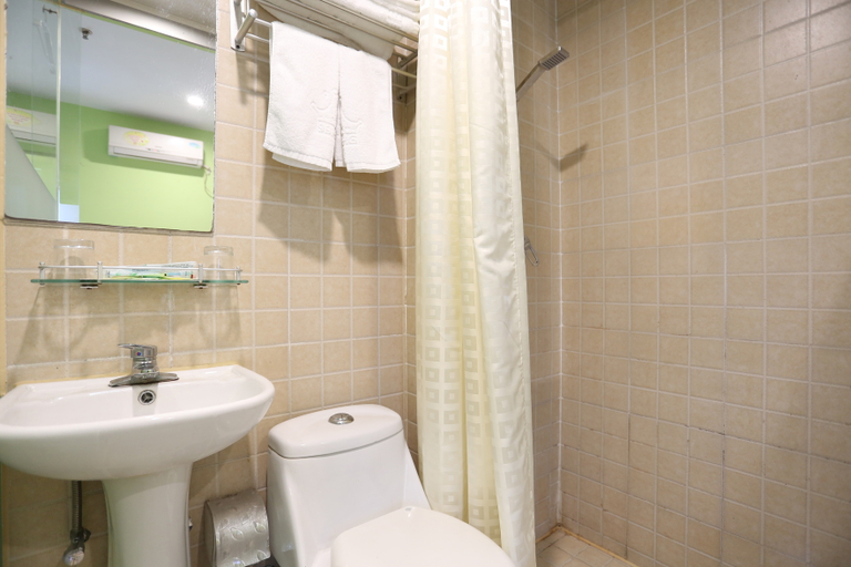 Bathroom, Xinyu Hotel, Shanghai