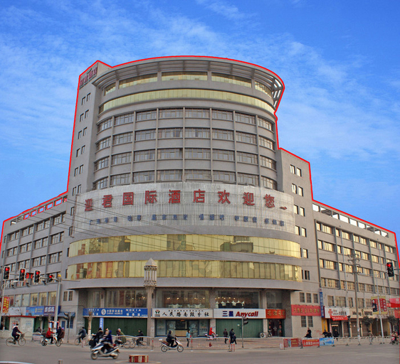 Exterior & Views