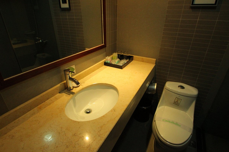Bathroom 3, Shanghai Lu'an Hotel (Ningguo Road), Shanghai