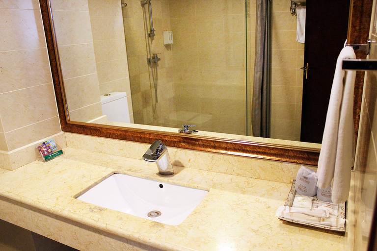 Bathroom 3, Starway Hotel Shenzhen Nanshan Xili Metro Station, Shenzhen