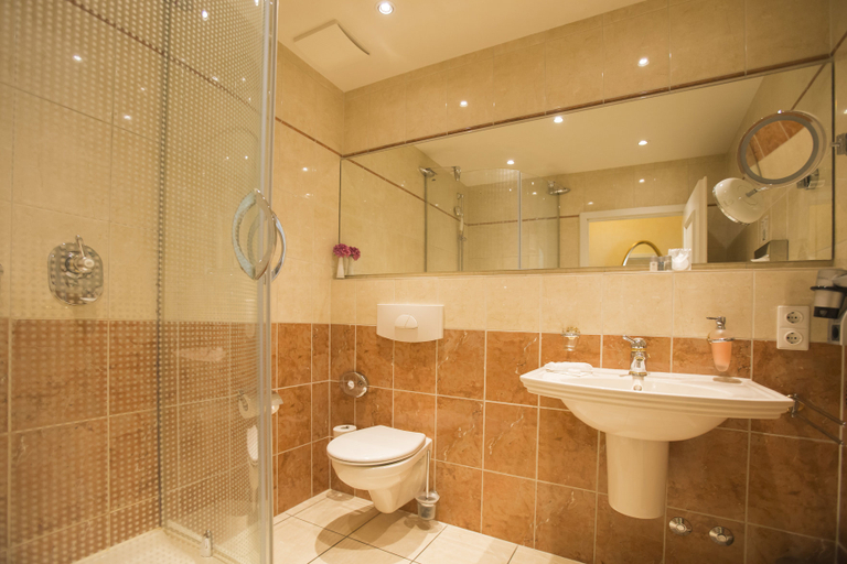 Bathroom, Parkhotel Idar Oberstein, Birkenfeld