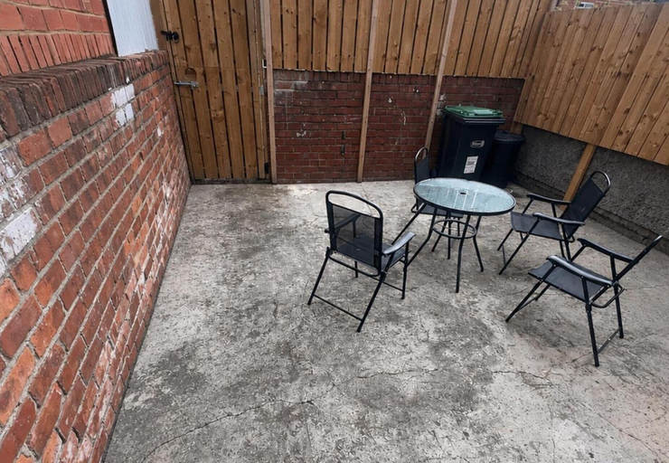 Outdoor dining 2, 2-bed House, Sleeps 4 With Parking & Garden, Durham