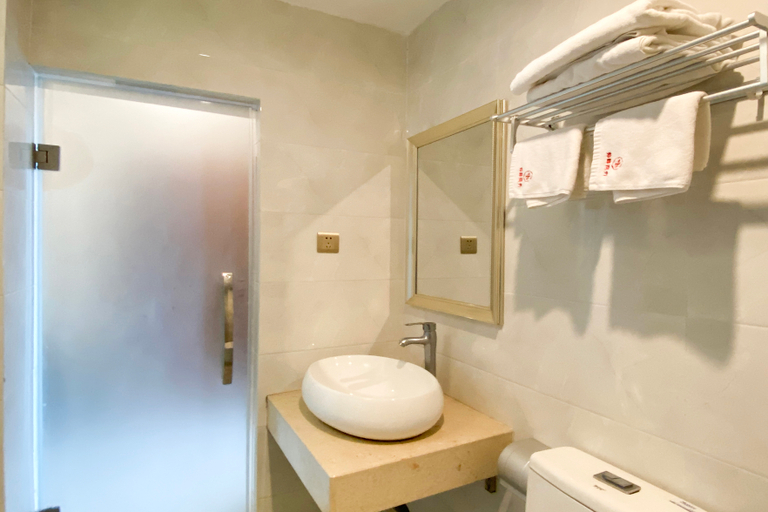 Bathroom 2, Hengde Hotel, Linyi