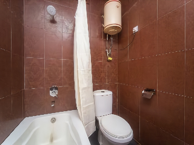 Bathroom 4, Super OYO 1026 Hotel Lutana, Sandakan