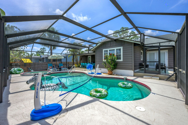 Room 4, Family Retreat Pool Putt Putt Playground, Manatee