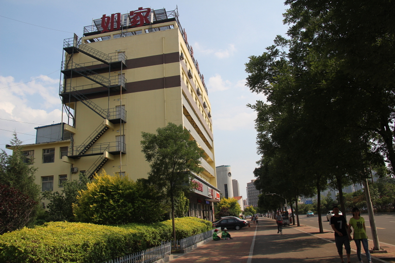 Exterior & Views