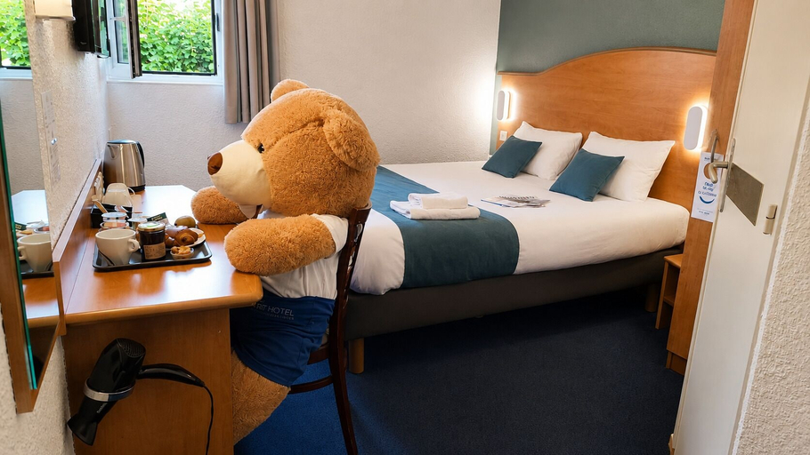 Bedroom 3, Brit Hotel Caen Herouville, Calvados