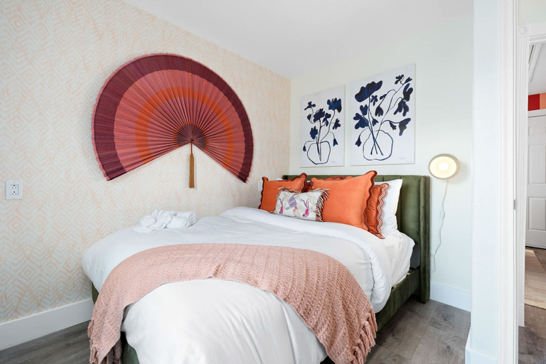 Room 4, The Wave House Sleeps 16 Pool Hot Tub Bikes, Nueces