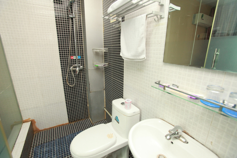 Bathroom 2, Ruixiangda Business Hotel, Deyang