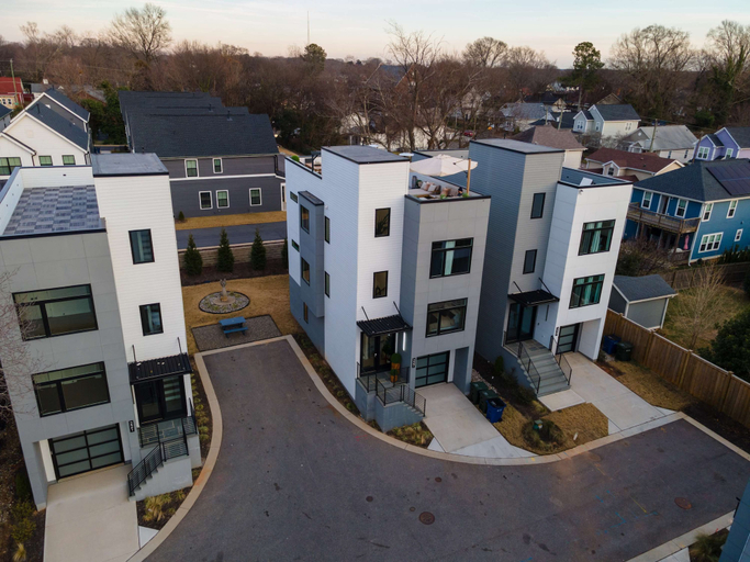 Room 4, Downtown Raleigh Rooftop Retreat - Skyline Views, Wake