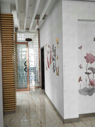 Others 3, Huashipai Business Hotel, Sinŭiju
