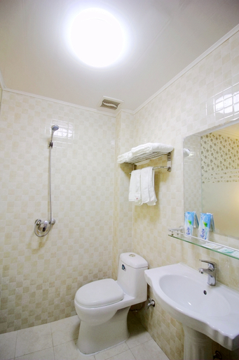 Bathroom 2, Lanaman Boutique Hotel (Aofan Center Store, 54 Square, Qingdao), Qingdao