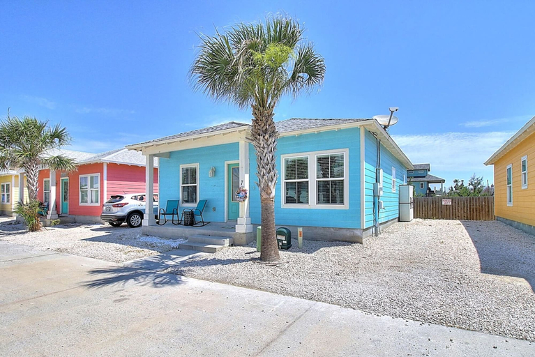 Room 3, Toucan Tango- Golf Cart Friendly 3BD Home, Nueces