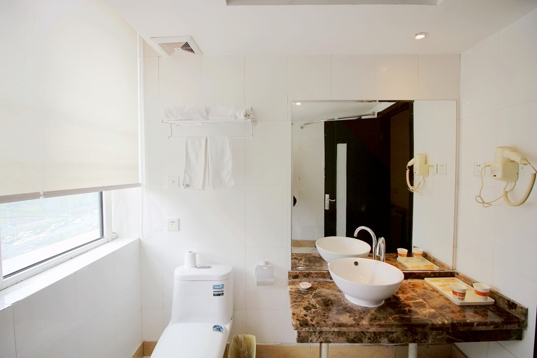 Bathroom 2, ホームイン フィルモアホテル（センター・）, Qingdao